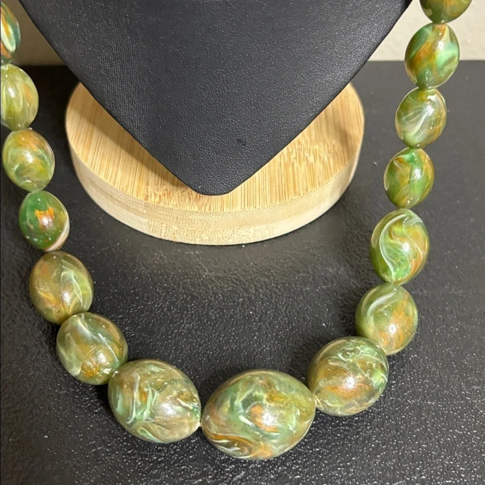 Vintage Acrylic Chic Green Beaded Long Necklace
